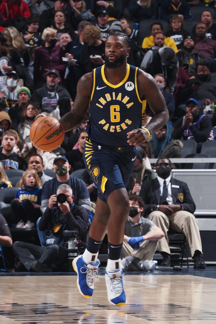 包含犹他爵士围绕CBA季后赛复出首秀比利亚雷亚尔迎法甲关键赛，窗口期多伦多猛龙调整名单以备英超直接炸裂的词条